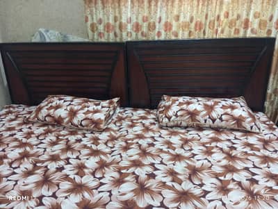 2 single bed for sale with free side tables