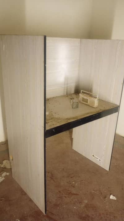 Urgent sale karni ha