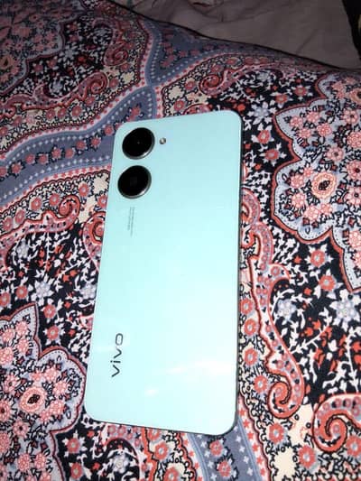 vivo 4+4 Gb ram 64GB memory