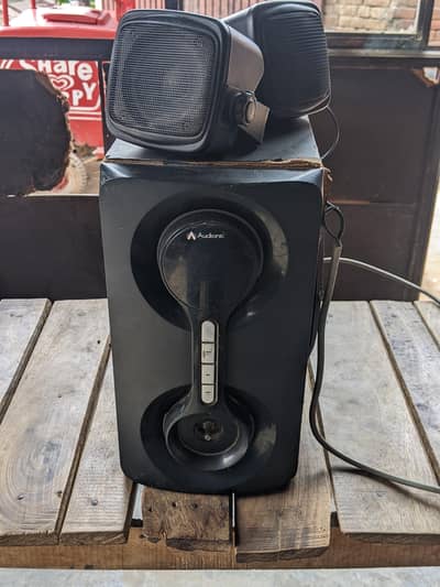 original audionics ke Hain jis bhai ko chahiye wo rabta kary3036675252