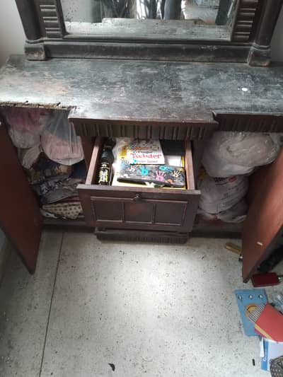 Dressing table in used condition