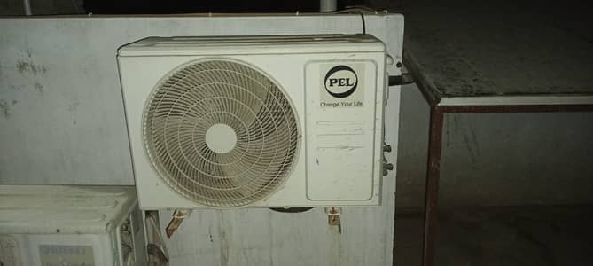 I am sell my 1 Ton pel ac without remote condition 50/50 if Andy body