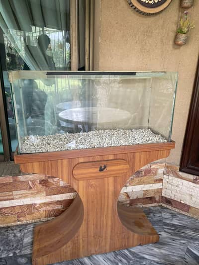 1 feet by 3 feet fish aquarium with wooden lid and stand