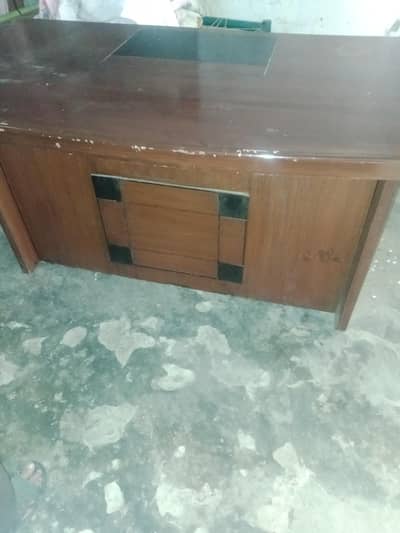 Office table Full Size With 3 Chairs For Urgent Sell