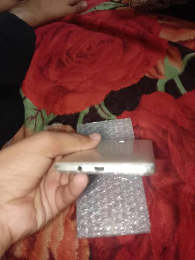 mobile phone  is 10/10  on penal and ni butten and all parts okay