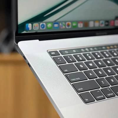 MacBook pro 2019 32/512 i9 4gb GPU