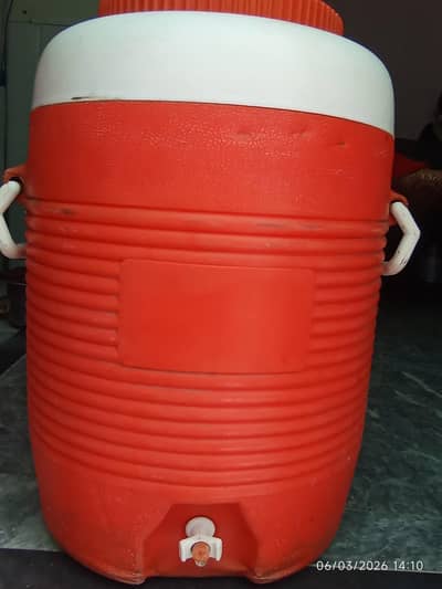 water cooler 20 litre near clean as new  no leacke 03074111664