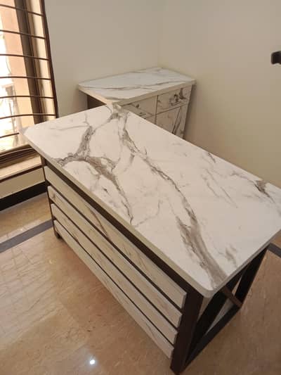 OFFICE EXECUTIVE TABLE