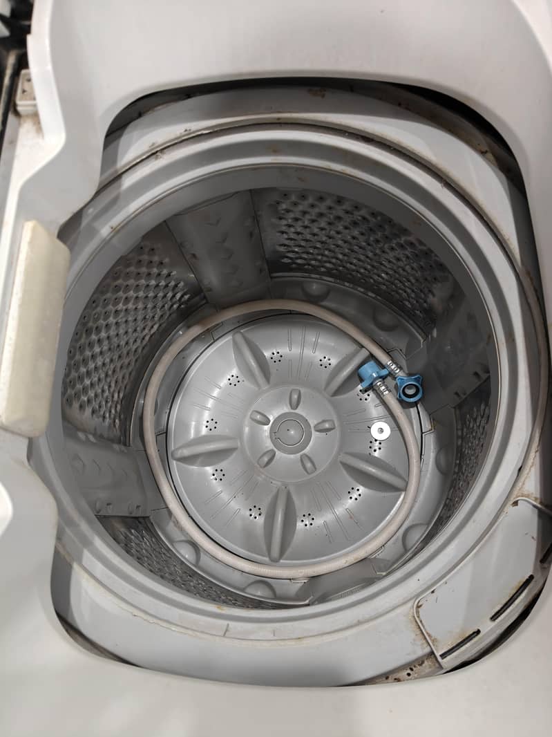 Dawlance fully automatic Washing Machine 1