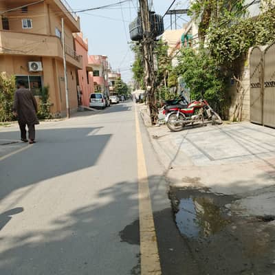 Johar town H2 near emporium Mall and expo centre