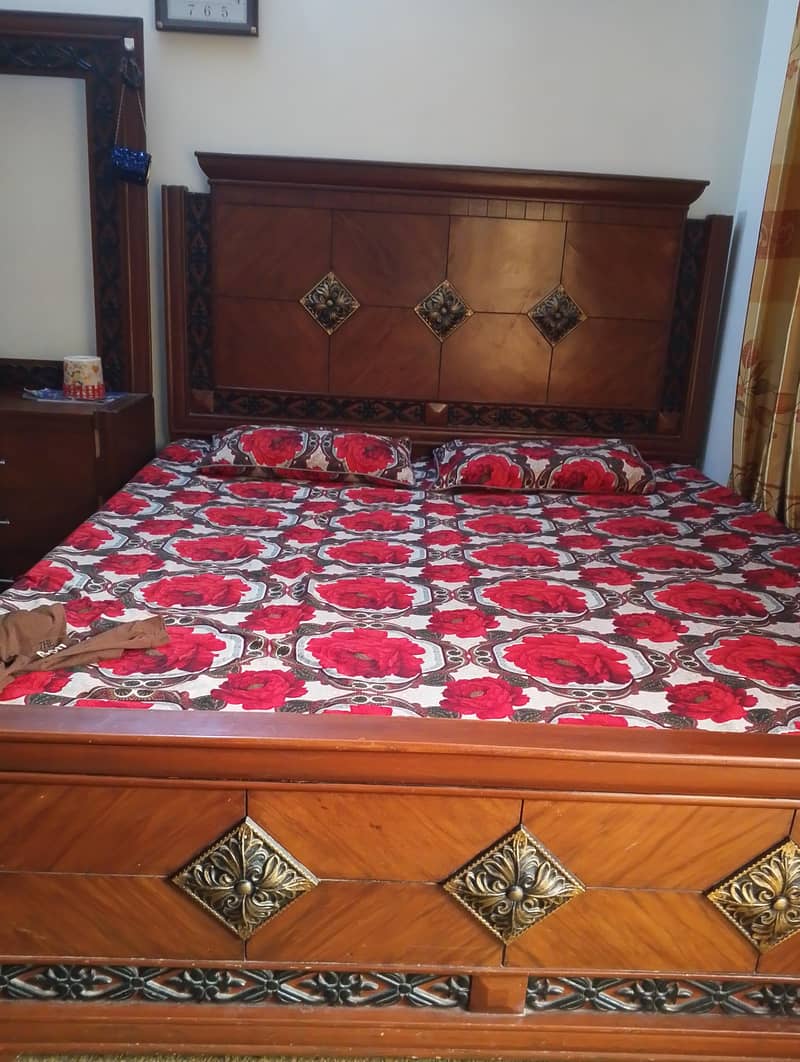 Bed + Dressing Table 0