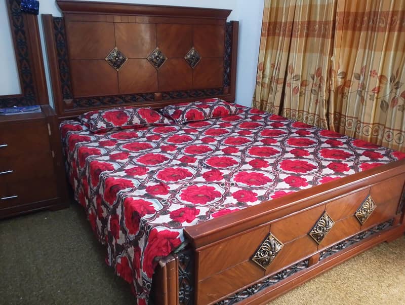 Bed + Dressing Table 1