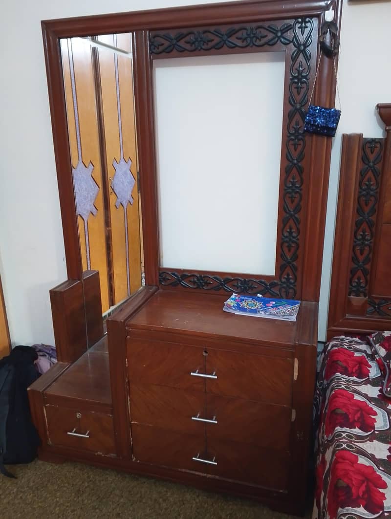 Bed + Dressing Table 3