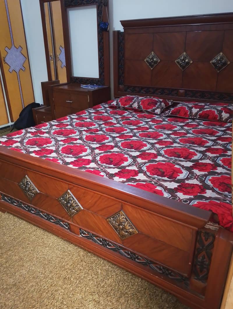 Bed + Dressing Table 4