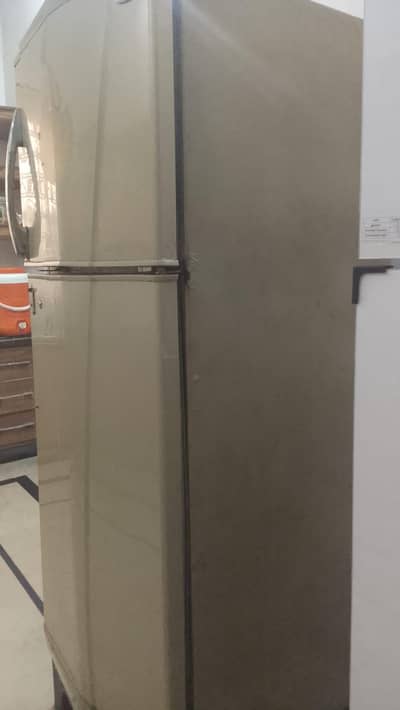 urgently working condition Fridge for sale in Muhafiz Town Gujranwala