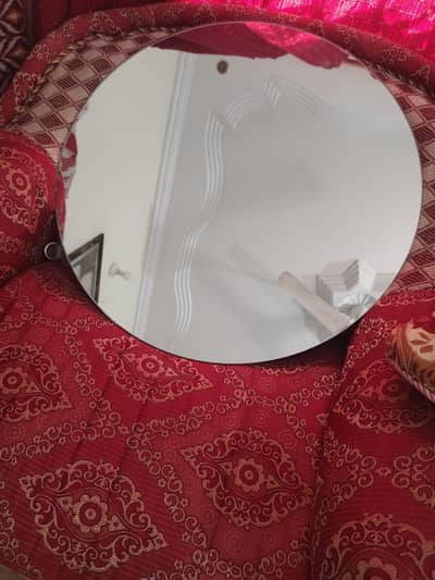 round mirror