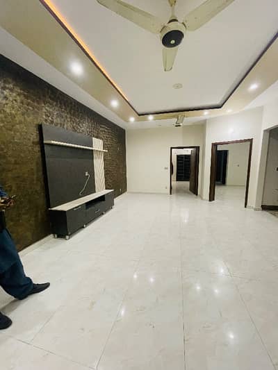 LDA AVENUE ONE 10 MARLA LOWER PORTION FOR RENT