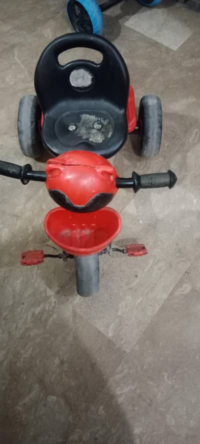 RED & Black Color Kids Cycle in good condition