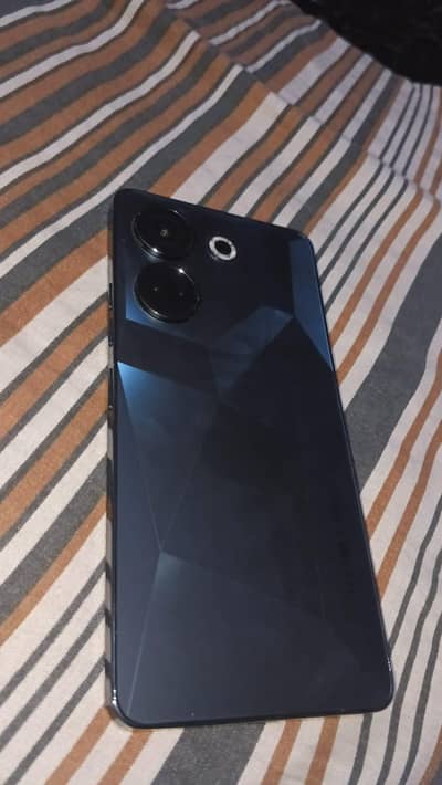 Tecno Camon 40