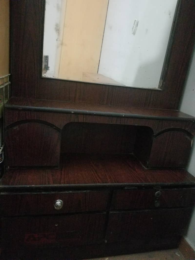 Cupboard Small with dressing 1