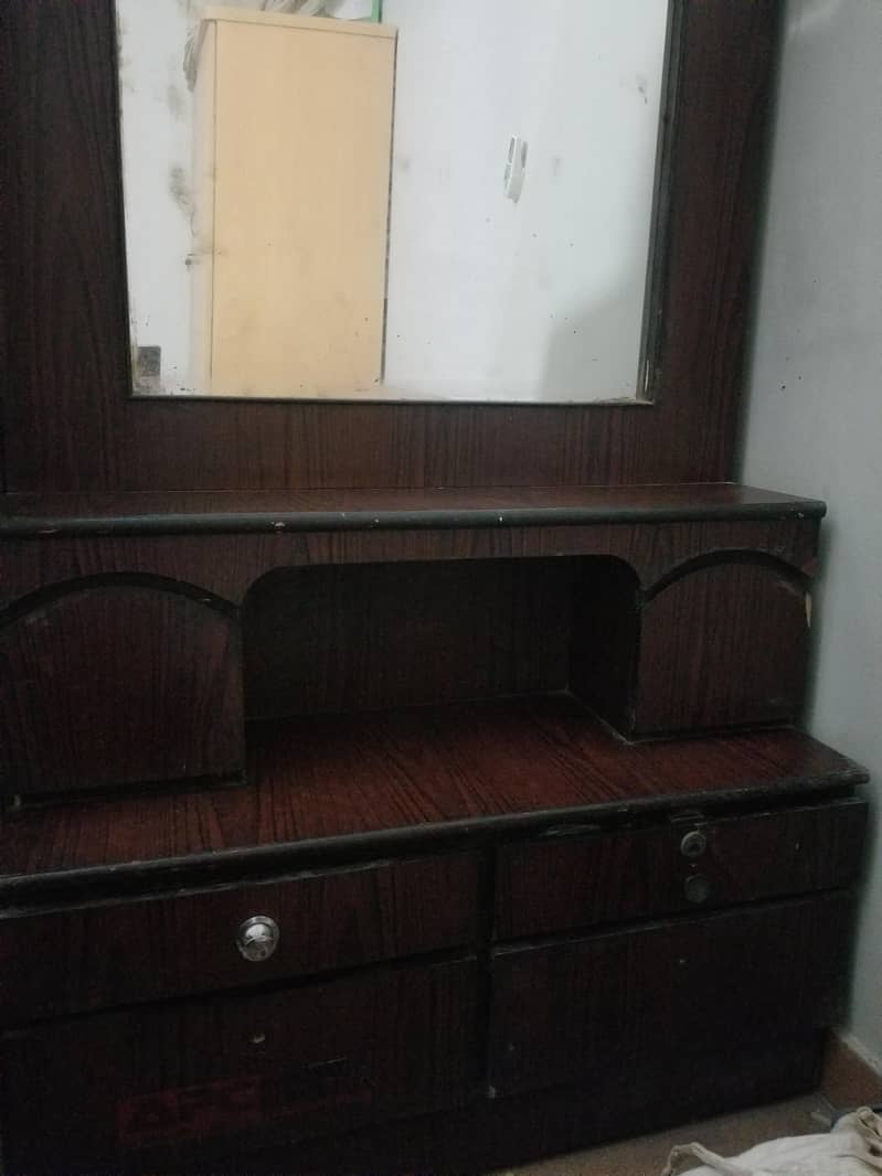 Cupboard Small with dressing 2