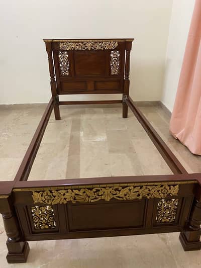 Single sheesham bed for sell