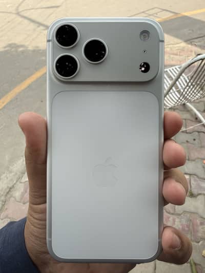 17 Pro Max Silver Color PTA approved fizikal E sim 256 gp