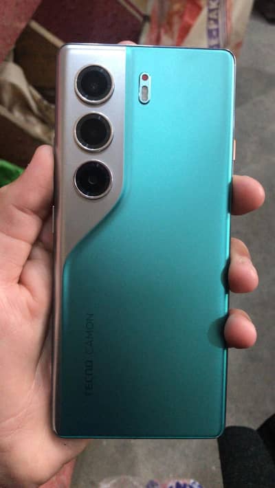 full box with charger 10/10 condition