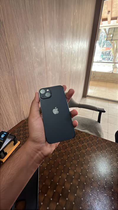 Apple iPhone 13