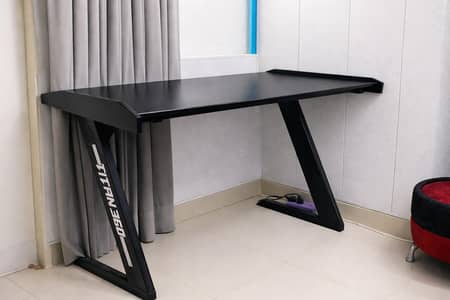 Titan 360 Gaming Table With Unique Z shape Legs