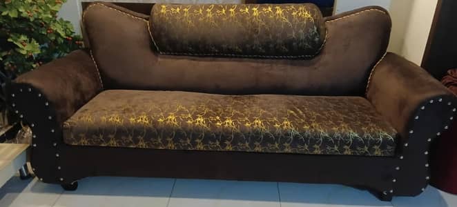 SOFA 3 SEATER A ONE CONFITION ALL OK HA KOI FAULT NAHI HA