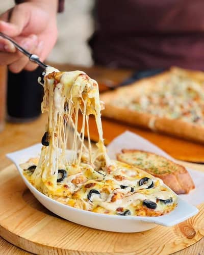 restaurant KY lya female order taker cahiyaa