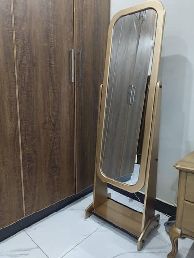 Stylish and Durable Full-Length Metal Dressing Mirror