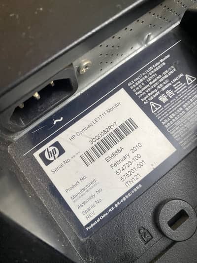 good condation 17 inc led urgent sale hp le1711