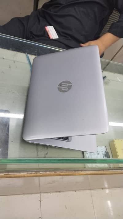 HP EliteBook 820 G3