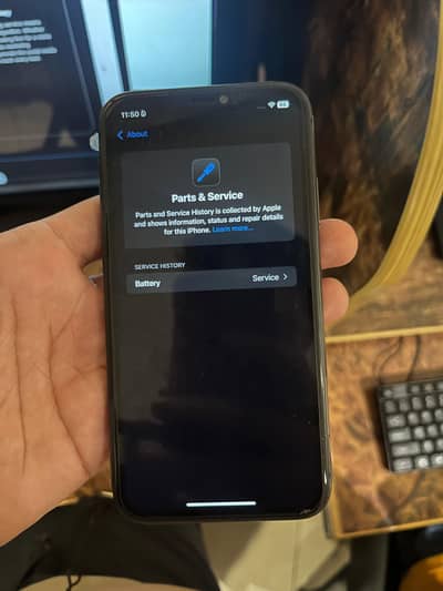 i phone 11 sirf battery is on  service