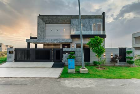 DHA Lahore 1 Kanal House With 100% Original Pics Available For Rent