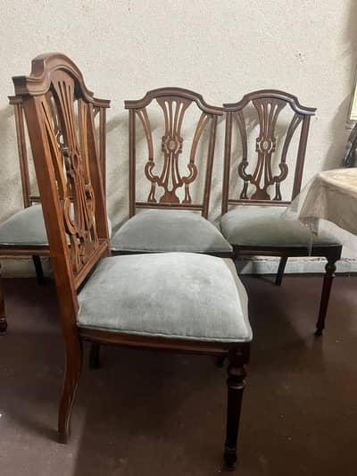 Dining Table and Chair in Pure Wood