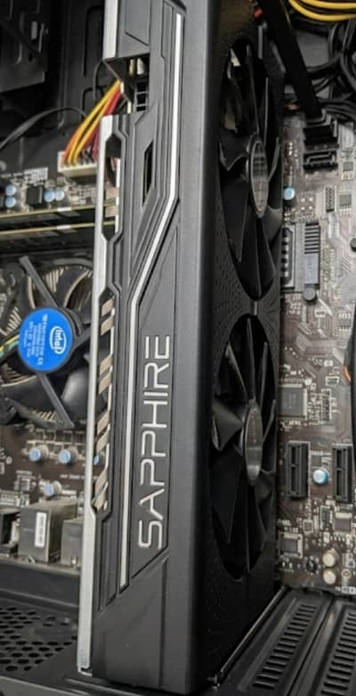 RX 580 ( 8 GB VRAM )