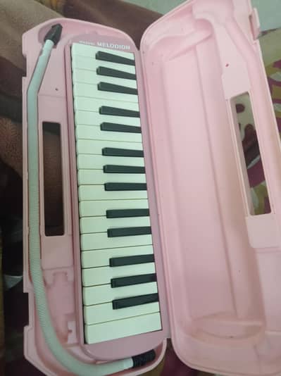 Suzuki 32 key melodica