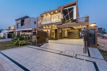 D H A Lahore 1 Kanal Brand New Mazhar Munir Design House With 100% Original Pics Available For Rent