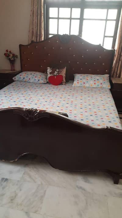 sheesham wood bed for sale in very good condition