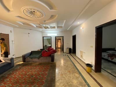 1 KANAL BEAUTIFUL UPPER PORTION AVAILABLE FOR RENT IN VALENCIA HOUSING SOCIETY