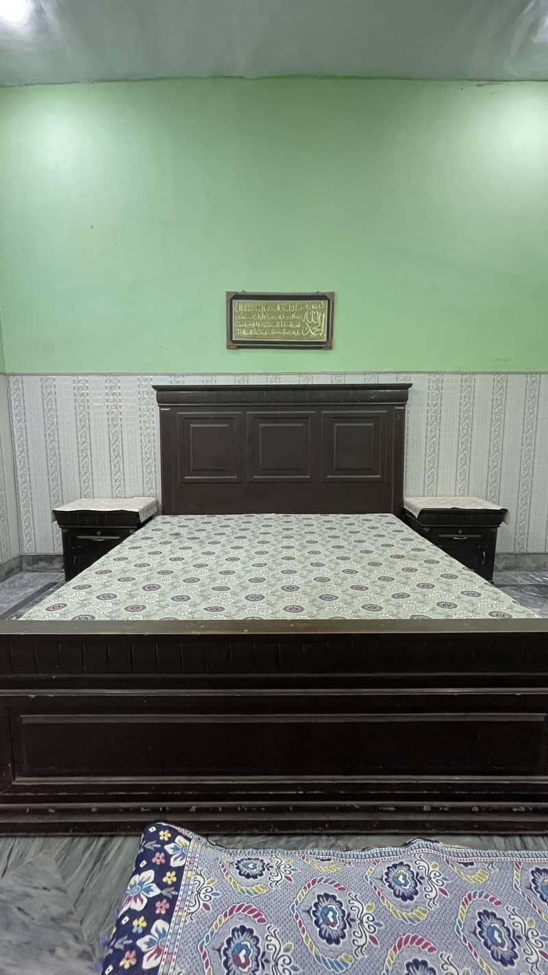 Bed + Dressing Table 0