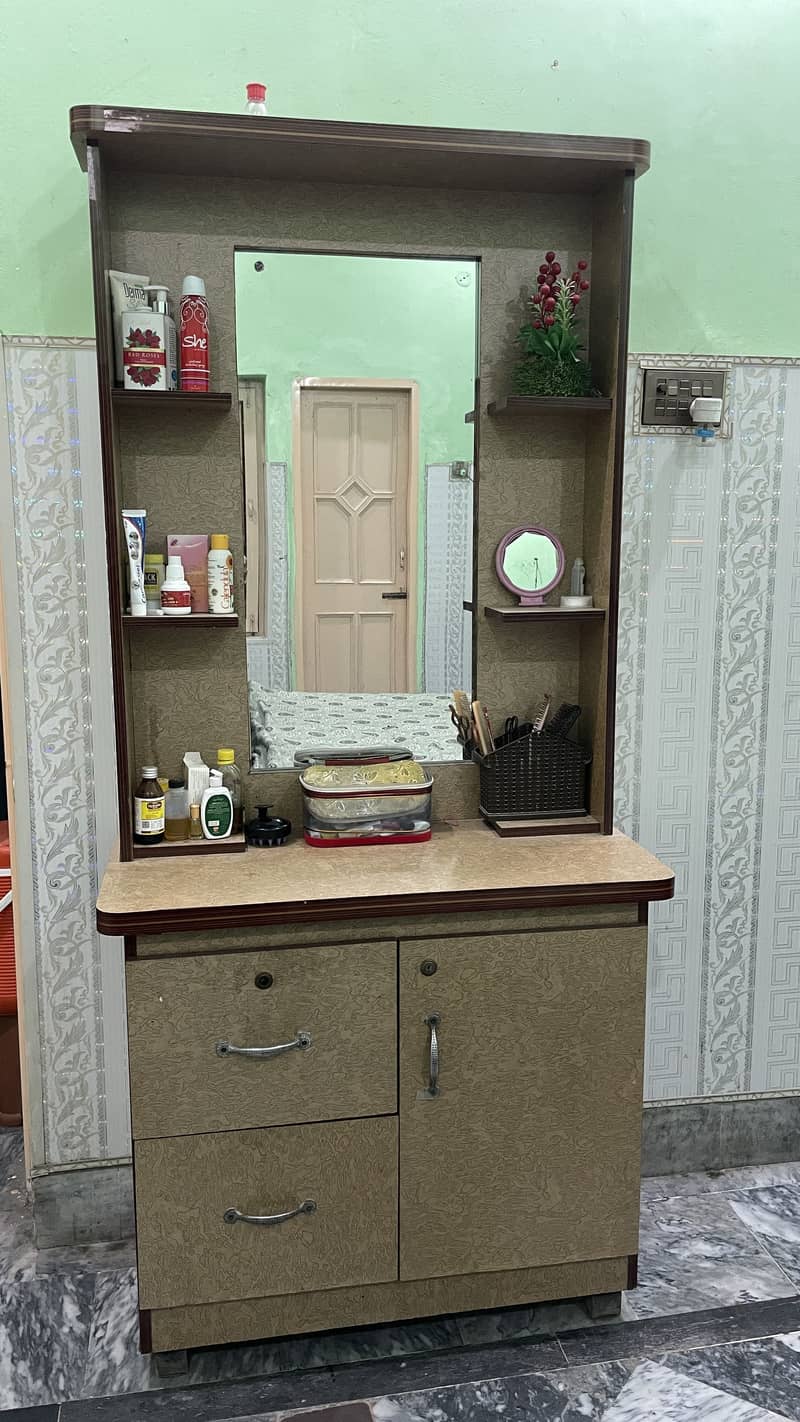 Bed + Dressing Table 1