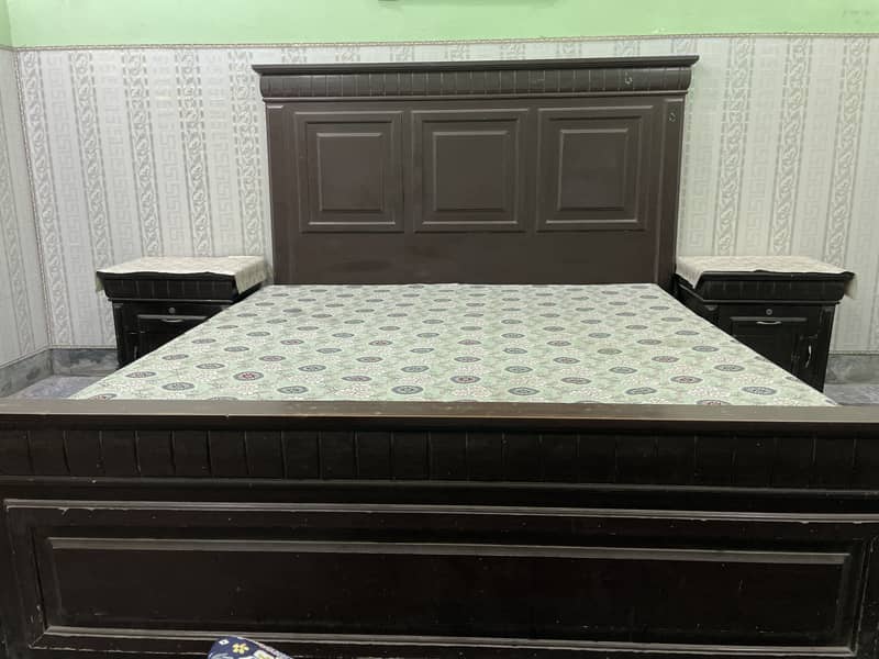 Bed + Dressing Table 3