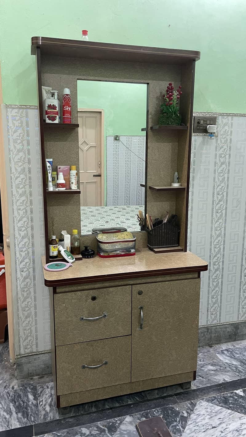 Bed + Dressing Table 4