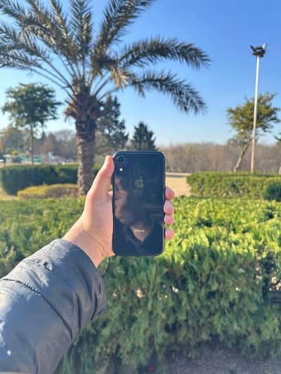 iphone xr.   64gb.    non pta (factory unlock) face id ok urgent sale