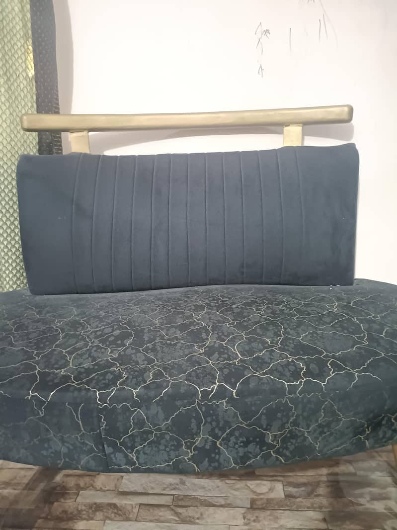 2 seater sofa 0