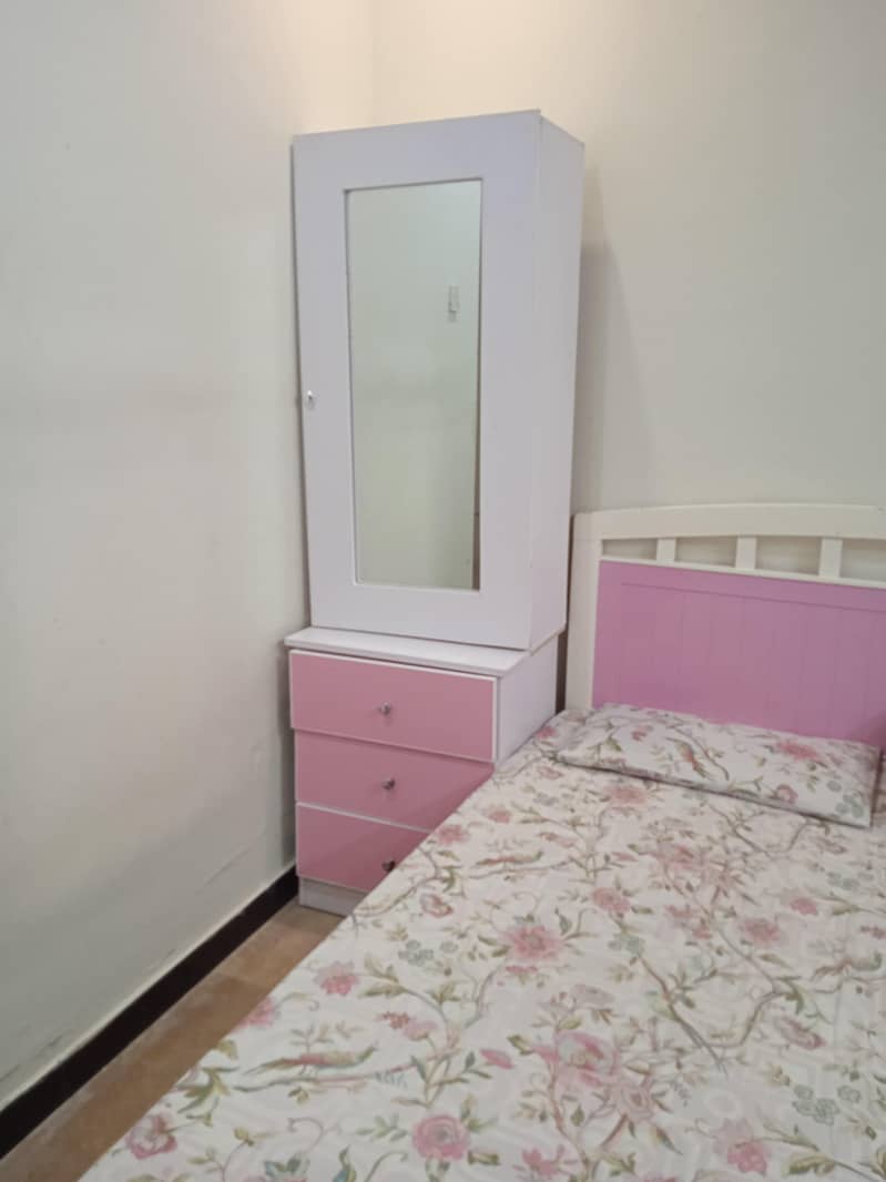 good condition bed set 0